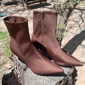 Brown Ankle Boots NEW. Never worn !